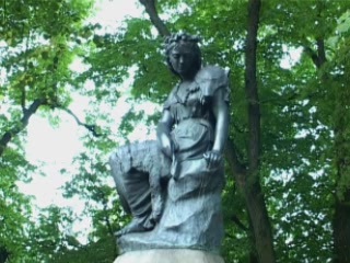  Tallinn:  Estonia:  
 
 Linda Monument